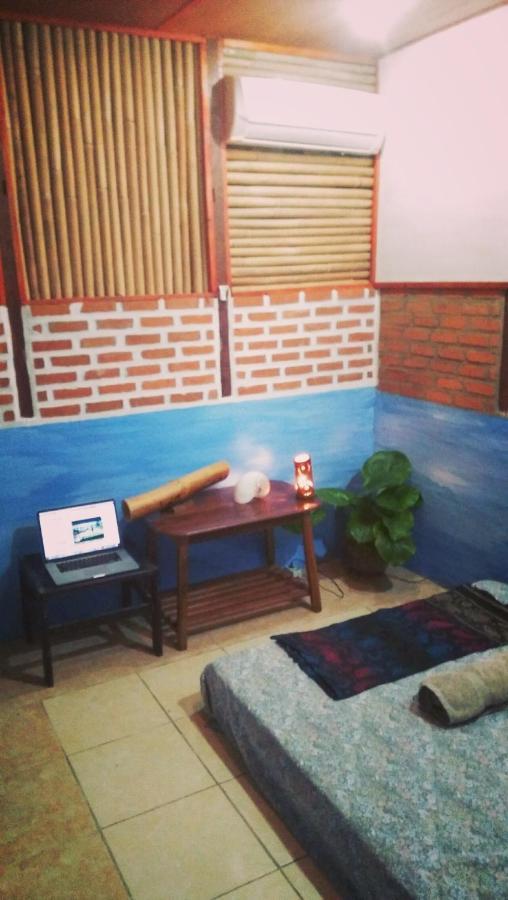 Salty Dog Hostel Telukdalem Экстерьер фото
