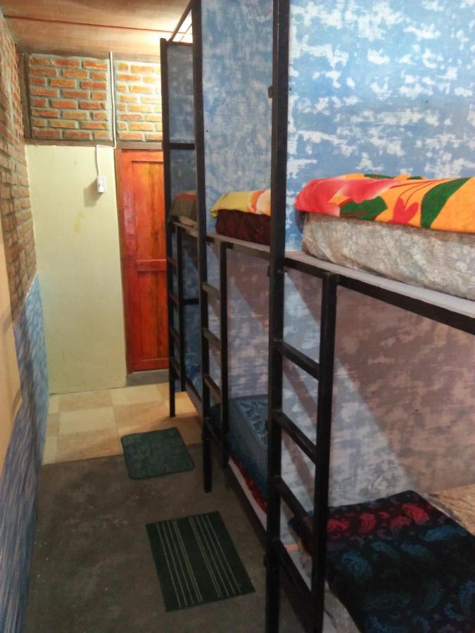 Salty Dog Hostel Telukdalem Экстерьер фото