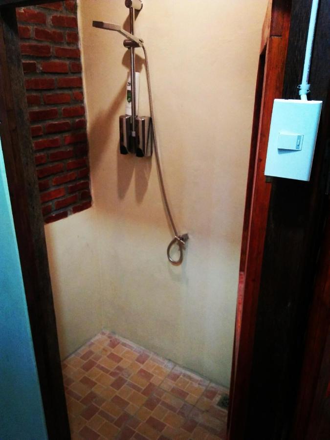 Salty Dog Hostel Telukdalem Экстерьер фото
